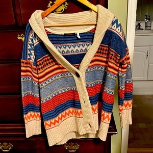 Really fun sweater! Three buttons.